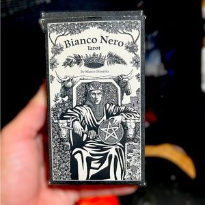 Bianca Nero tarot deck
